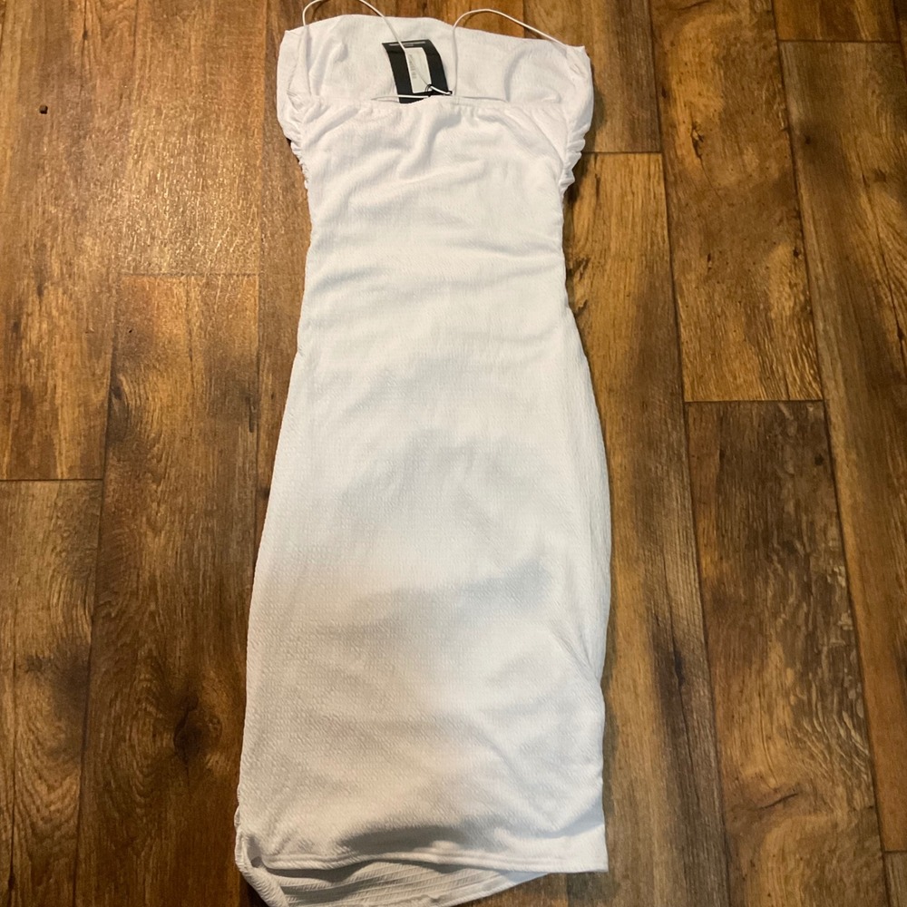 Pretty Little Things Dress Size 8 Fitted Spaghetti Straps Rouched White  Knee Ln - Picture 8 of 10